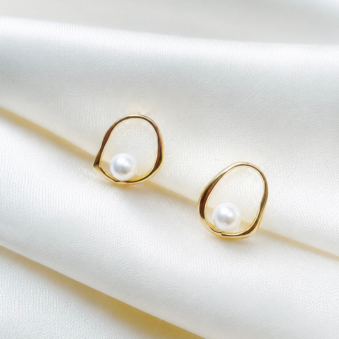 MONACO PEARL STUDS