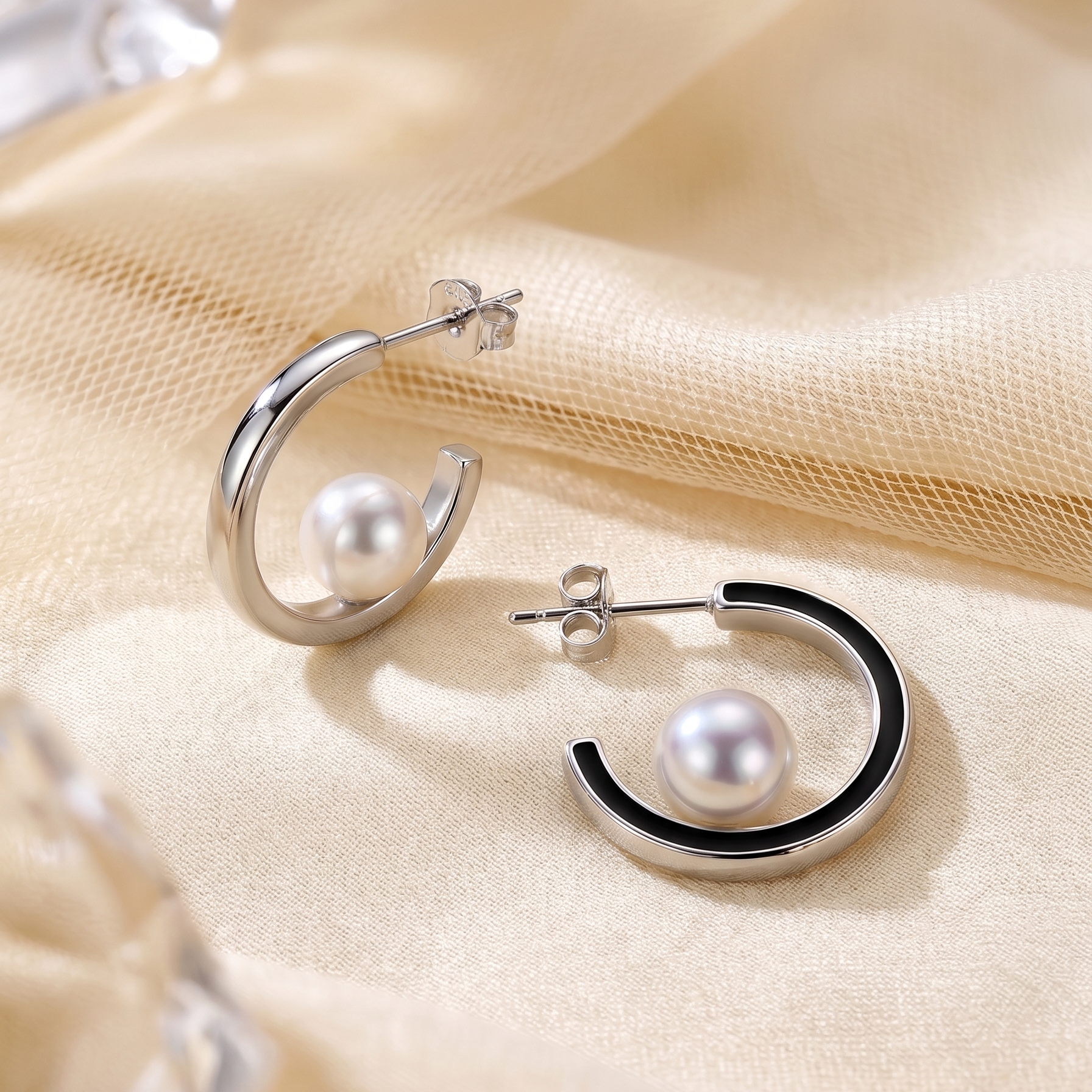 RIVOLI PEARL HOOPS