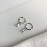 BURCU HOOPS 1,1CM - FÜNF FARBVARIANTEN