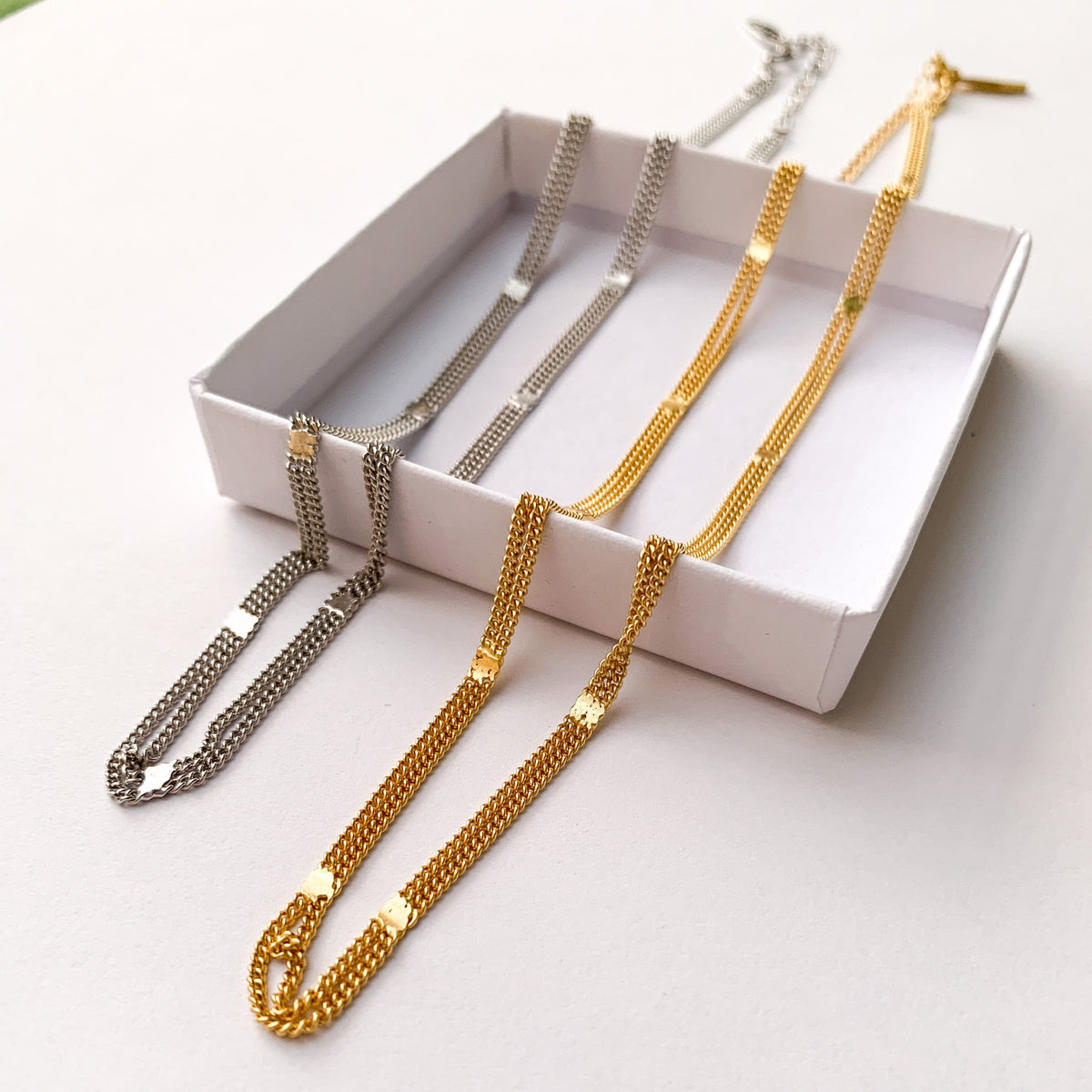 PHOEBE CHOKER