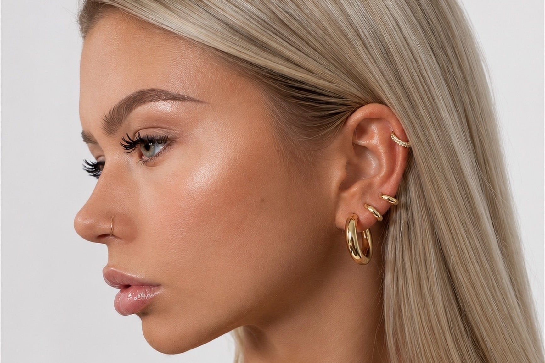 women with earstack