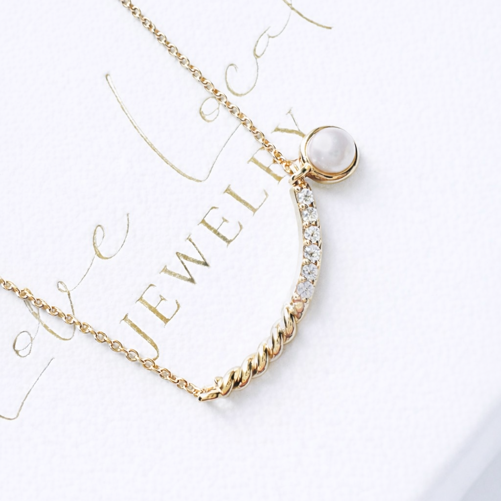 SERENE ARC NECKLACE
