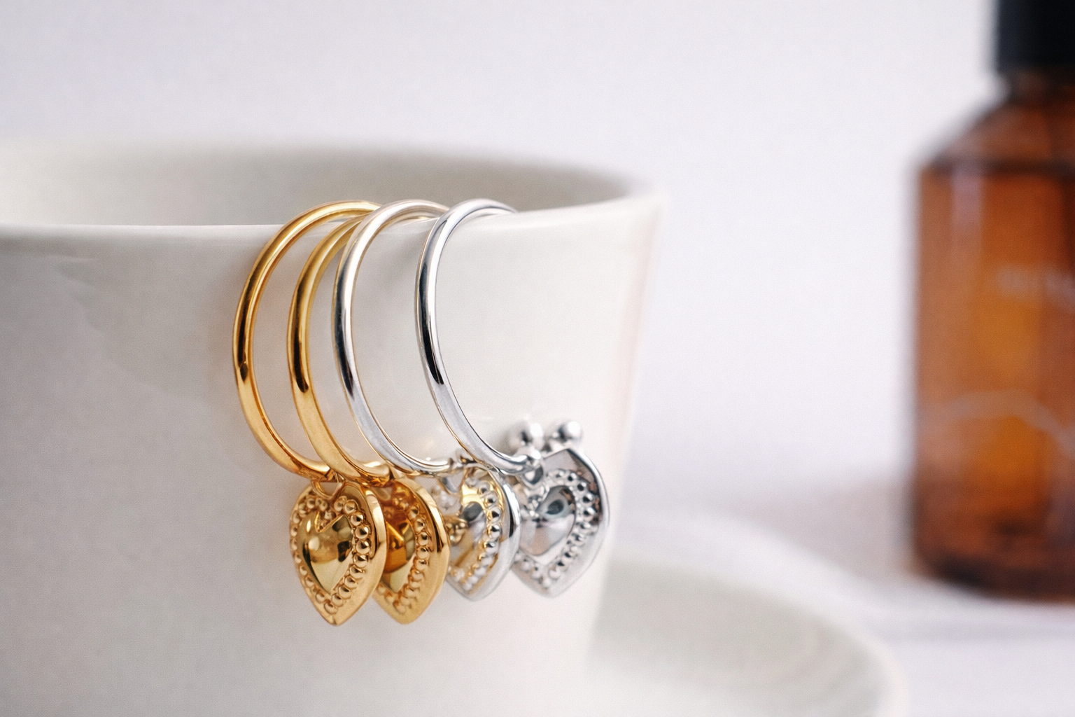 AMÉLIE HOOPS