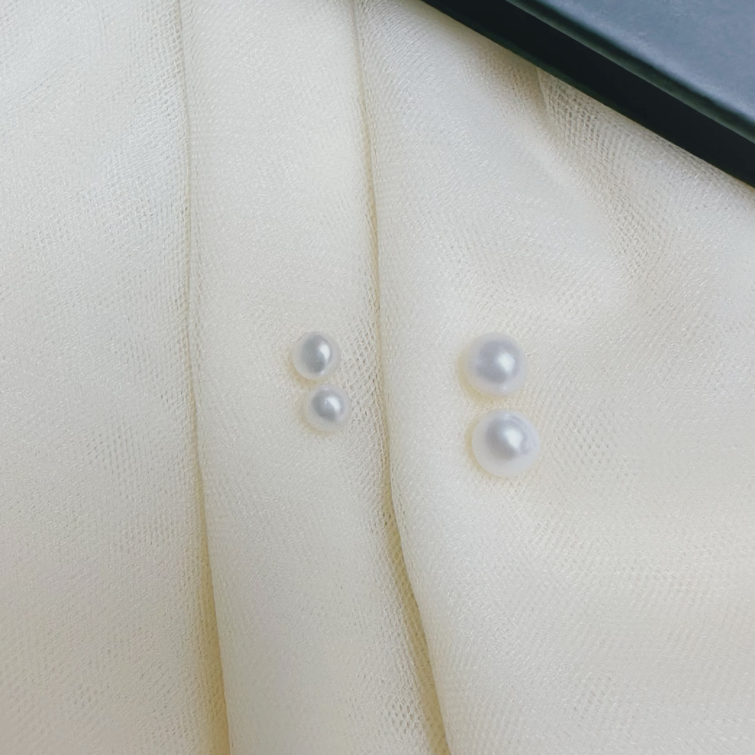 NOA PEARL STUDS