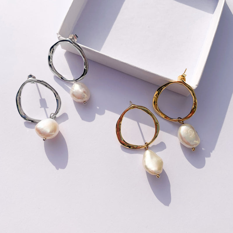 FIJI PEARL EAR HOOPS 2,2CM