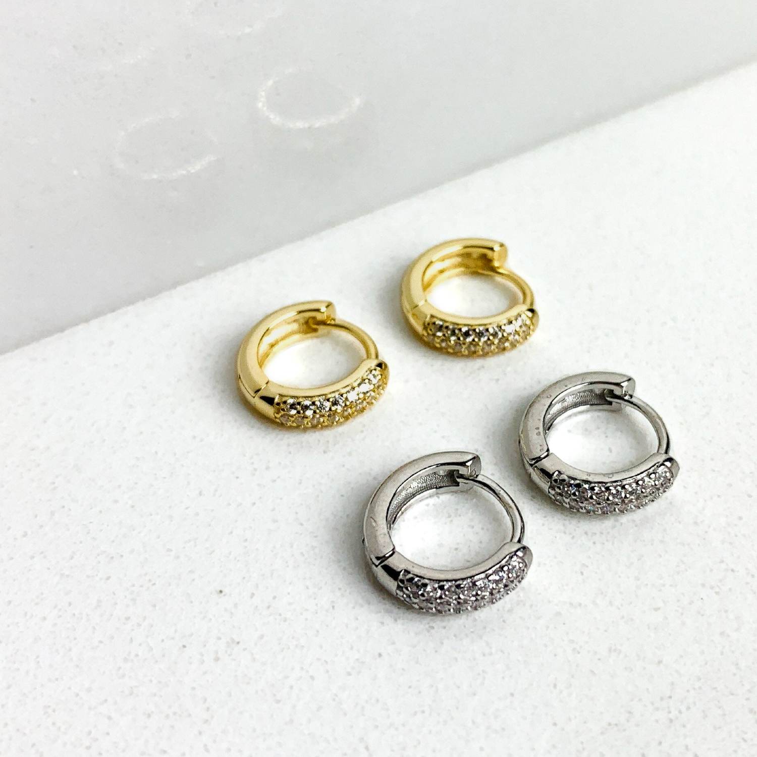 JANA HUGGIE HOOPS 1,2CM