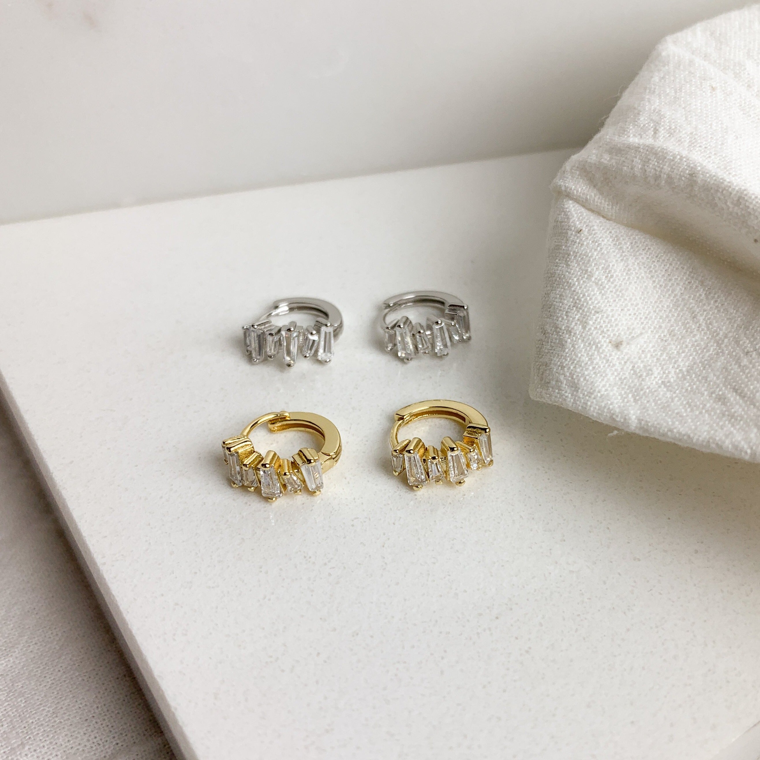 ELODIE HUGGIE HOOPS 1CM