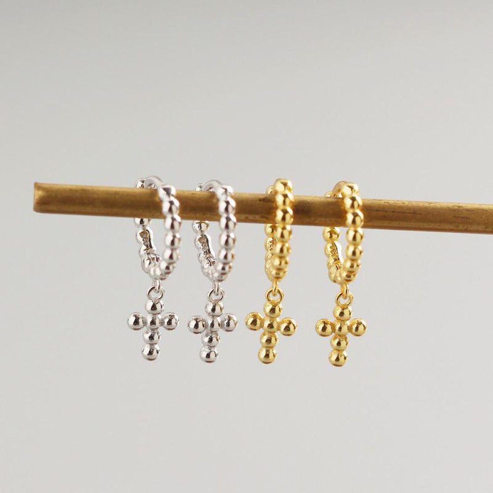 JULIA HOOPS